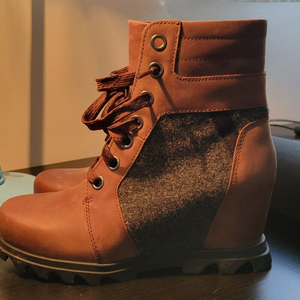 Sorel Women's Joan of Arctic Wedge III Lexie Boot — SIZE 8